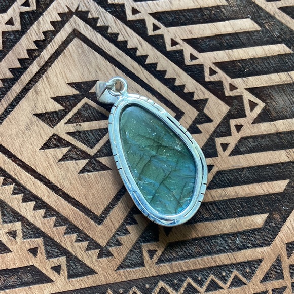 925 Sterling Silver Labradorite Pendant - Picture 5 of 10